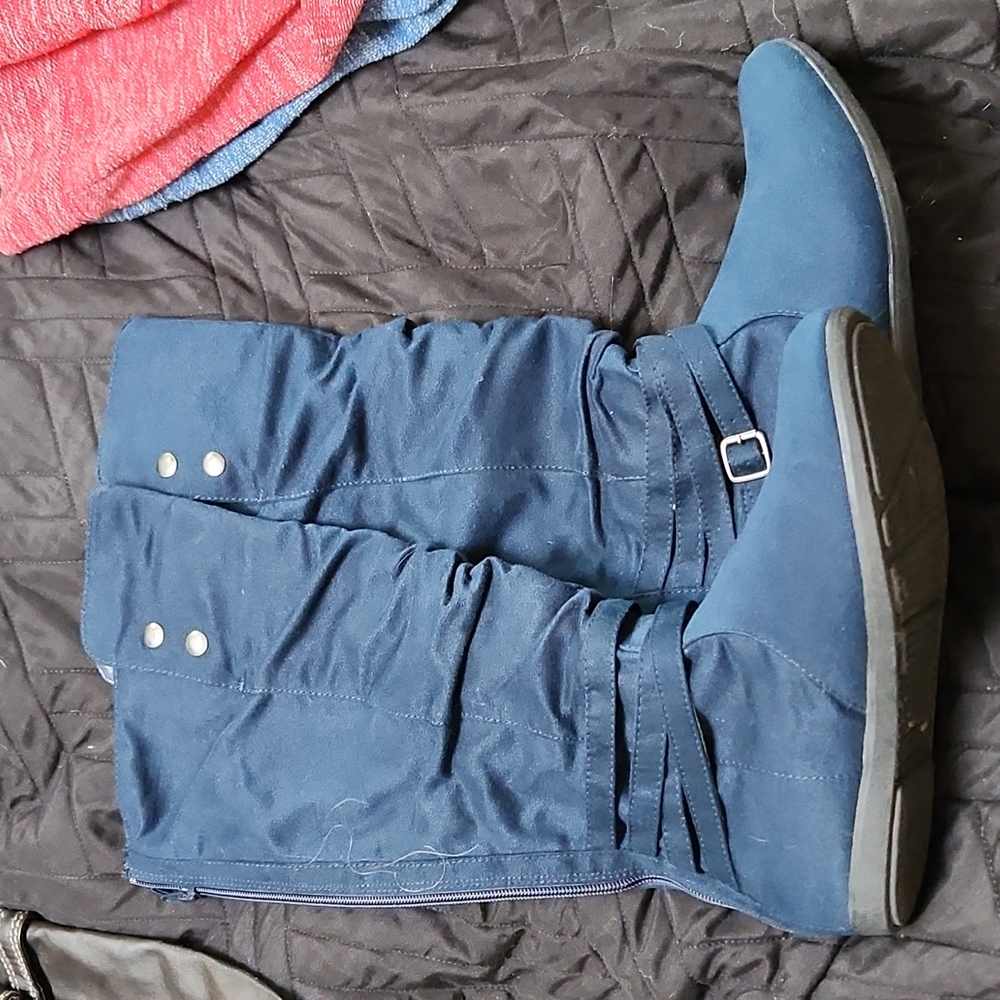 Joe Boxer Women's size 9 blue Faux seude boots